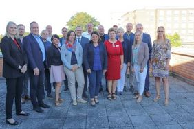 Sozialministerin Stefanie Drese mit Vertretern der Krankenhäuser der Mecklenburgischen Seenplatte