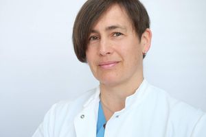 Dr. med. Claudia Bauer Dr. med. Claudia Bauer
