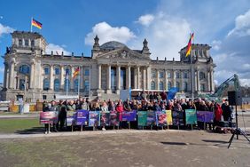 Versammlung vor dem Bundestag