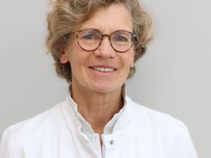 Dr. med. Angela Simon Dr. med. Angela Simon