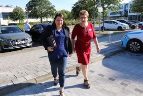 Sozialministerin Stefanie Drese und Geschäftsführerin Gudrun Kappich