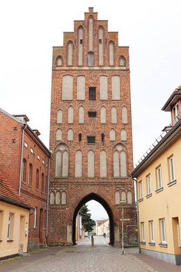 Blick auf das Brandenburger Stadttor in Altentreptow
